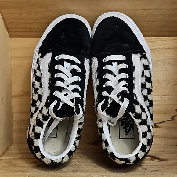 Vans Unisex Old Skool Sherpa Sneakers in Black/Checkerboard - Picture 7 of 9
